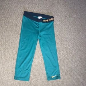 Girls Nike Pro Capri Spandex